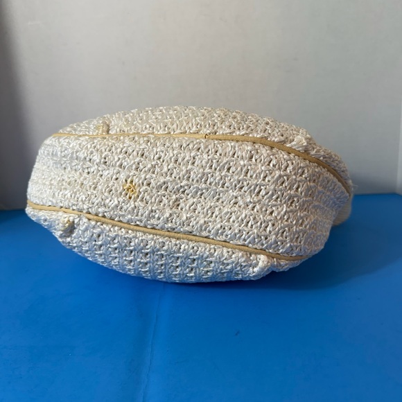 Elegant Cream Woven Shoulder Bag - Picture 6 of 9